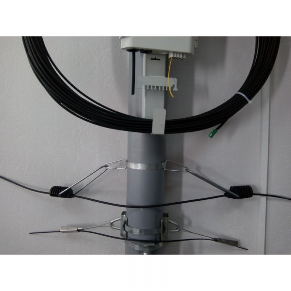 Карабин для крепления анкерных зажимов FTTH кабеля, нагрузка до 1,5кН Карабин для крепления анкерных зажимов FTTH кабеля, нагрузка до 1,5кН